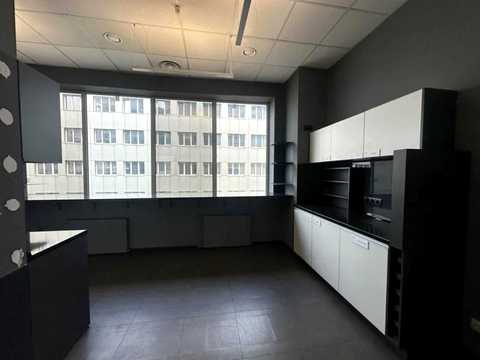 комерційна за адресою Володимирська вул., 101