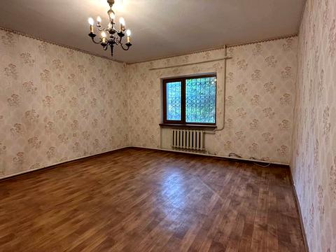 комерційна за адресою Василя Симоненка вул., 1