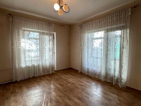 комерційна за адресою Василя Симоненка вул., 1