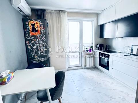 квартира за адресою Софії Русової вул., 7-А
