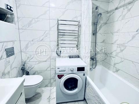 квартира за адресою Софії Русової вул., 7-А