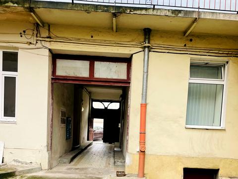 комерційна за адресою Івана Тобілевича вул., 9