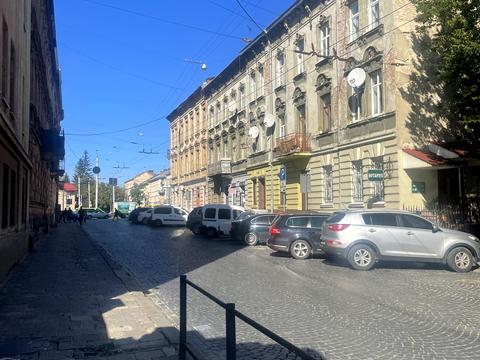 комерційна за адресою Івана Тобілевича вул., 9