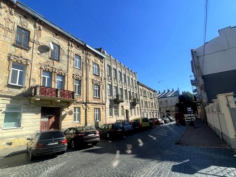 комерційна за адресою Івана Тобілевича вул., 9