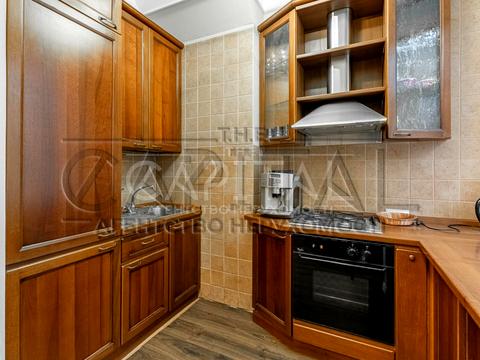 комерційна за адресою Інститутська вул., 16