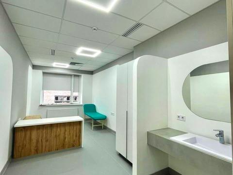 комерційна за адресою Залізнична вул., 7А