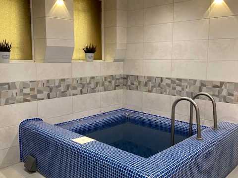 комерційна за адресою Київська вул., 1