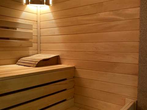 комерційна за адресою Київська вул., 1