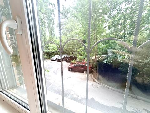 комерційна за адресою Кропивницького вул., 18