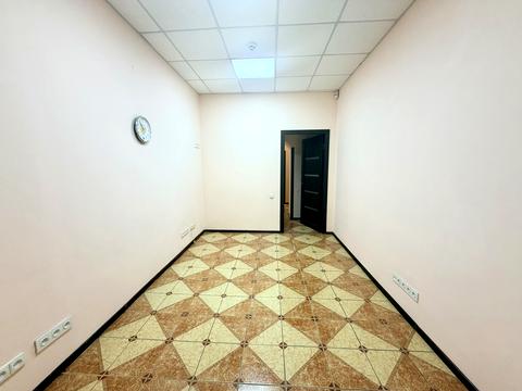 комерційна за адресою Кропивницького вул., 18