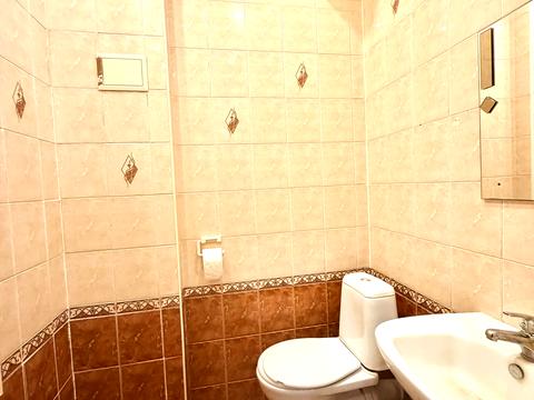 комерційна за адресою Кропивницького вул., 18