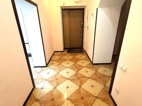 комерційна за адресою Кропивницького вул., 18