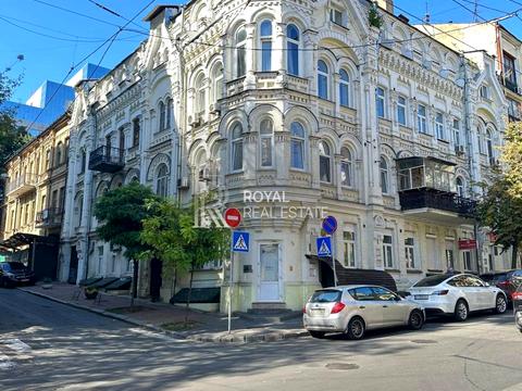комерційна за адресою Мала Житомирська вул., 13/6