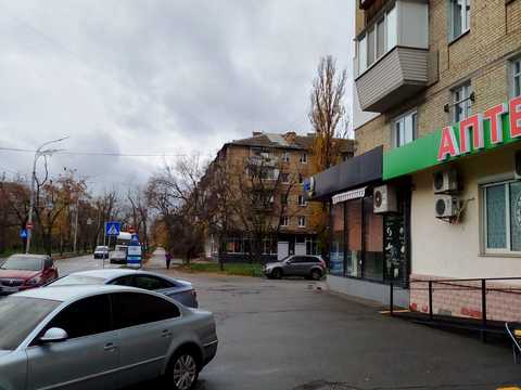 комерційна за адресою Будівельників вул., 8