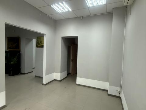 комерційна за адресою Максиміліанівська, 8