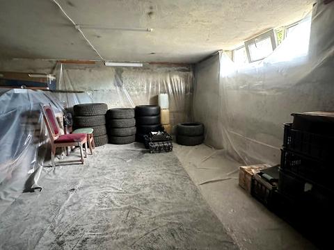 будинок за адресою с. Крихівці, садова