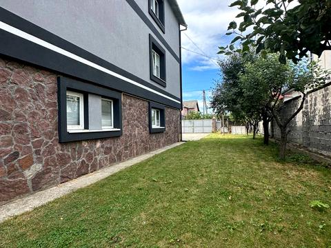 будинок за адресою с. Крихівці, садова