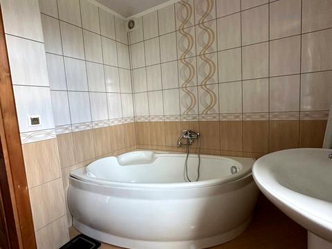 будинок за адресою с. Крихівці, садова
