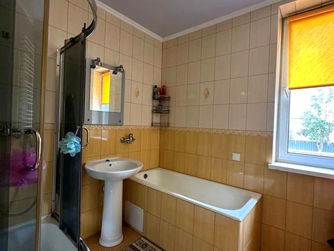 будинок за адресою с. Крихівці, садова