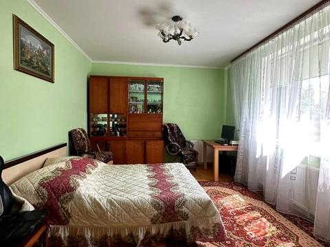 будинок за адресою с. Крихівці, садова