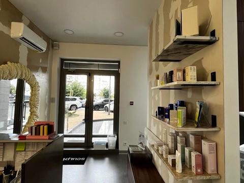 комерційна за адресою Дніпровська набережна вул., 14-А