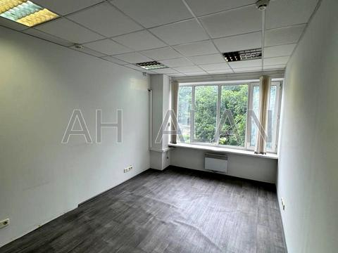 комерційна за адресою Київ, Миколи Василенка вул., 7