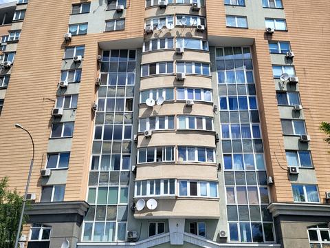 квартира за адресою Раїси Окіпної вул., 10