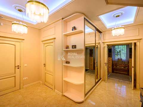 будинок за адресою Велика Набережна