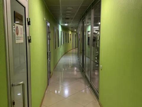 комерційна за адресою Анни Ахматової вул., 30