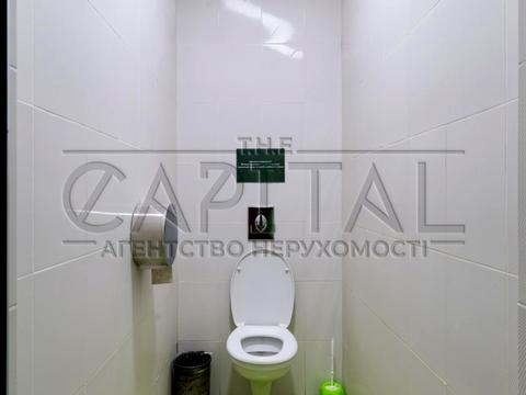комерційна за адресою Анни Ахматової вул., 30