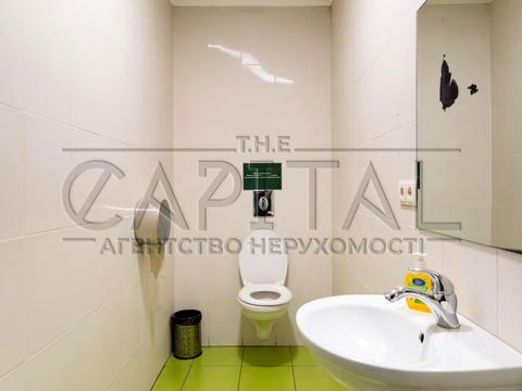 комерційна за адресою Анни Ахматової вул., 30