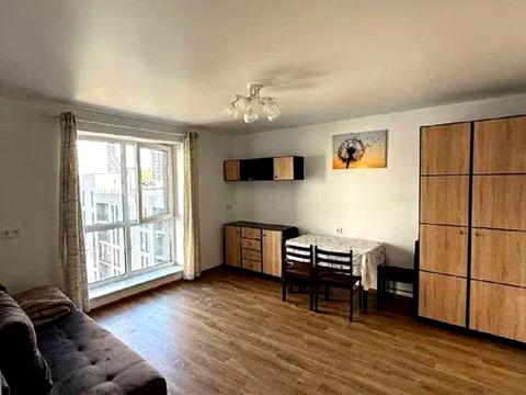 квартира за адресою Залізнична вул., 4