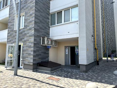 комерційна за адресою Ревуцького вул., 54