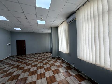 комерційна за адресою Зарічанська вул., 3/1