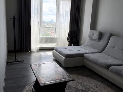 квартира за адресою Літературна вул., 10/1