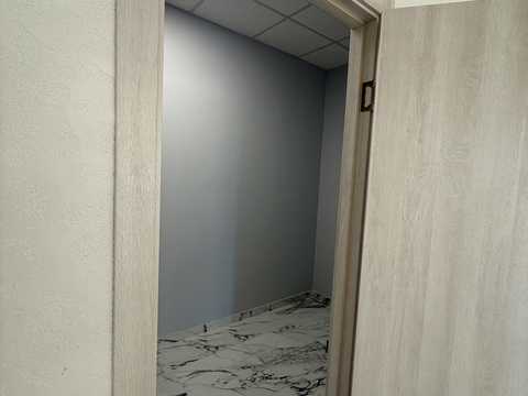 комерційна за адресою Краснова вул., 1-А