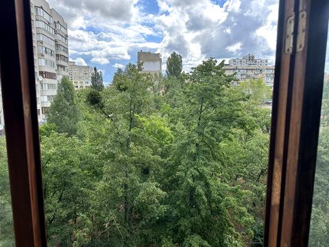 квартира за адресою Богатирська вул., 18
