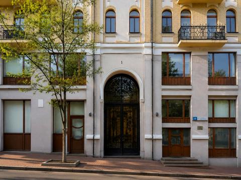 комерційна за адресою Софіївська вул., 12