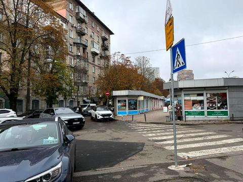 коммерческая по адресу Олександра Копиленка ул., 3