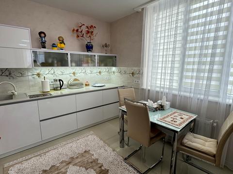 квартира за адресою Захисників України вул. (1-го Травня), 42-Б