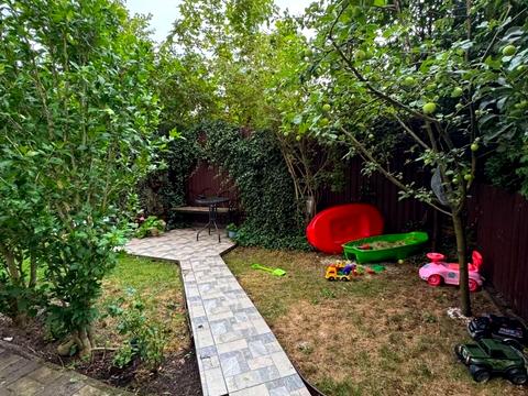квартира за адресою Бурштинова вул., 4