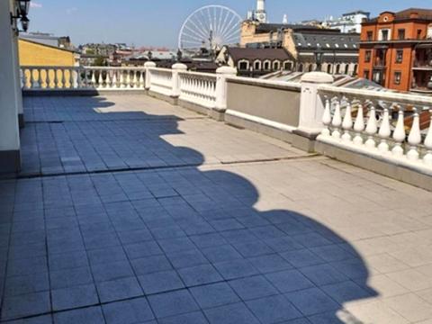комерційна за адресою Петра Сагайдачного вул., 33