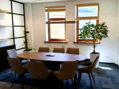 комерційна за адресою Петра Сагайдачного вул., 33