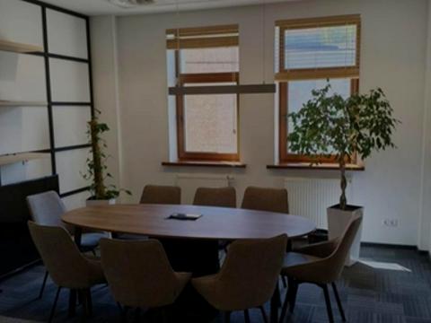 комерційна за адресою Петра Сагайдачного вул., 33