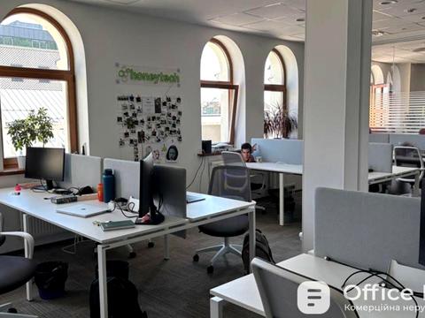 комерційна за адресою Петра Сагайдачного вул., 33