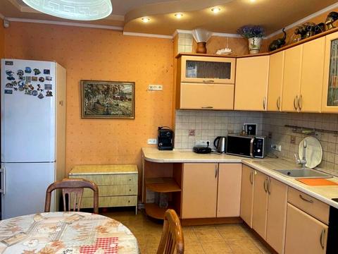 квартира за адресою Академіка Булаховського вул., 5-Б