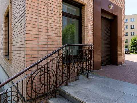комерційна за адресою Євгена Коновальця вул. (Щорса), 36-Б