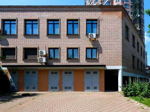 комерційна за адресою Євгена Коновальця вул. (Щорса), 36-Б