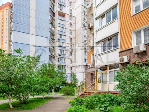 комерційна за адресою Драгоманова вул., 1-Д