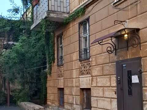 квартира за адресою Утьосова вул., 14